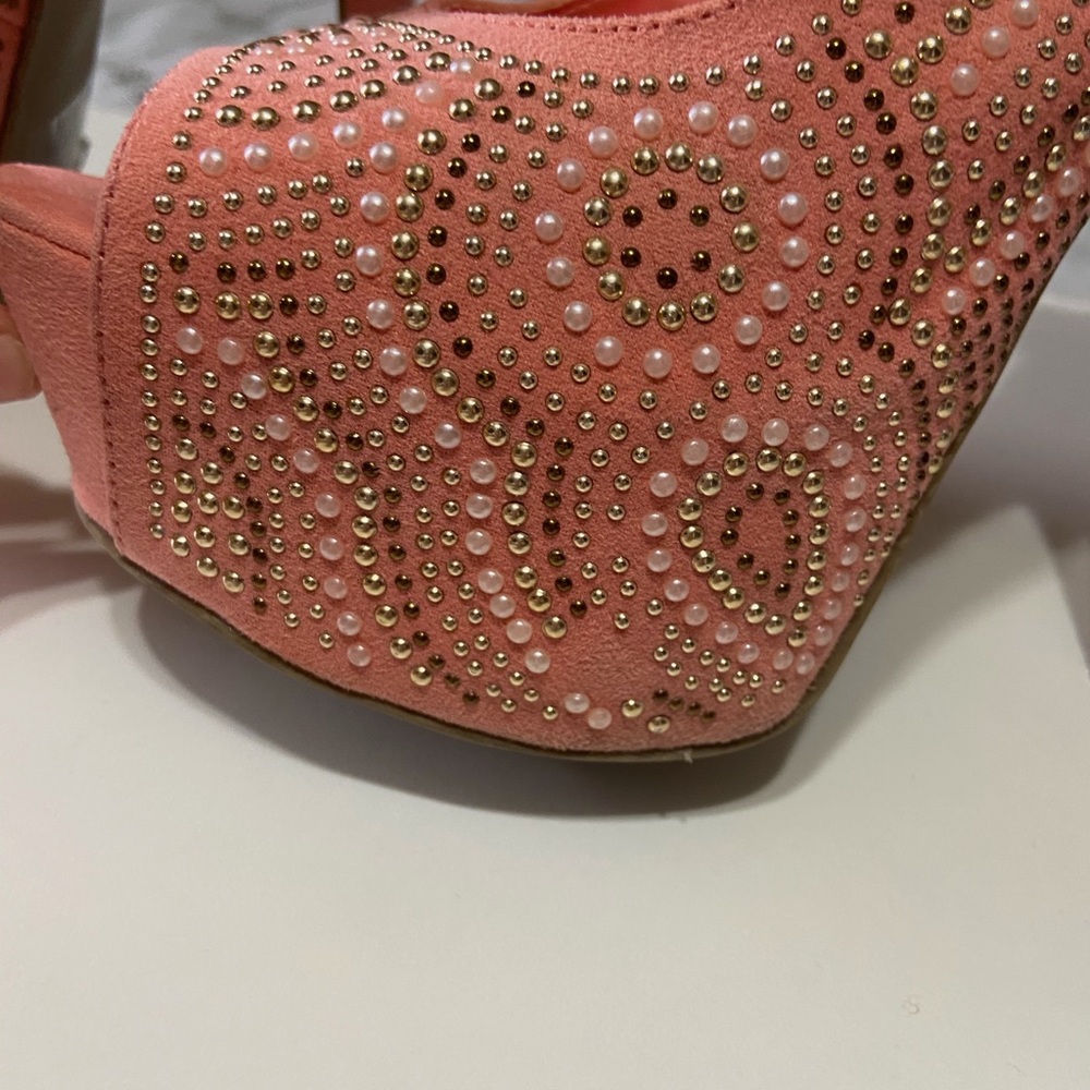 Heels - Picture 4 of 4